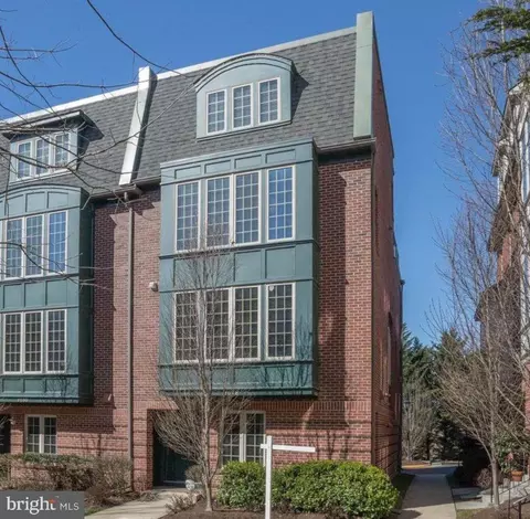 9678 Cedar Farm Cir, Fairfax, VA 22031
