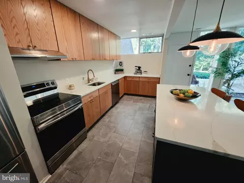 Kitchen - 11545 Maple Ridge Rd, Reston, VA 20190 photo 2 of 4