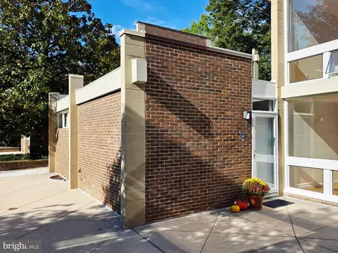 Exterior - 11545 Maple Ridge Rd, Reston, VA 20190 photo 3 of 3