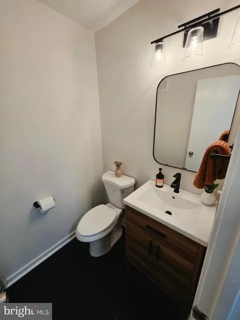 Bath - 11545 Maple Ridge Rd, Reston, VA 20190 photo 3 of 3