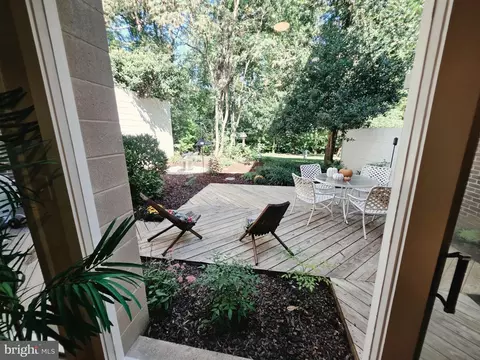Exterior - 11545 Maple Ridge Rd, Reston, VA 20190 photo 2 of 3