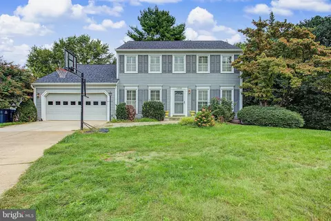 13058 Farthingale Dr, Herndon, VA 20171