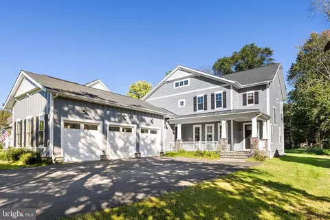 8633 Fort Hunt Rd, Alexandria, VA 22308