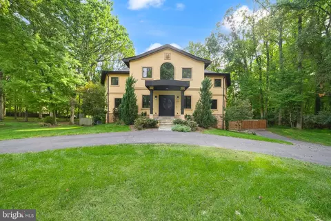8419 Overlook St, Vienna, VA 22182
