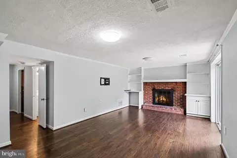 Living - Undisclosed, Springfield, VA 22153 photo 3 of 3