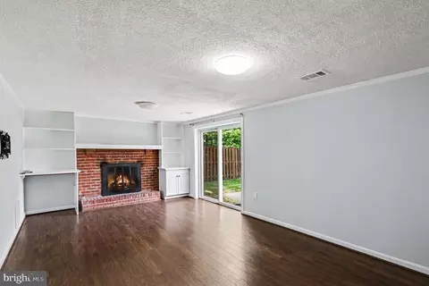 Living - Undisclosed, Springfield, VA 22153 photo 2 of 3