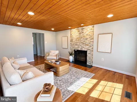 Living - 2283 Dosinia Ct, Reston, VA 20191 photo 4 of 6