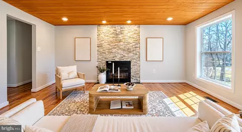Living - 2283 Dosinia Ct, Reston, VA 20191 photo 3 of 6