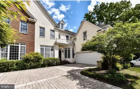 2158 Harithy Dr, Dunn Loring, VA 22027