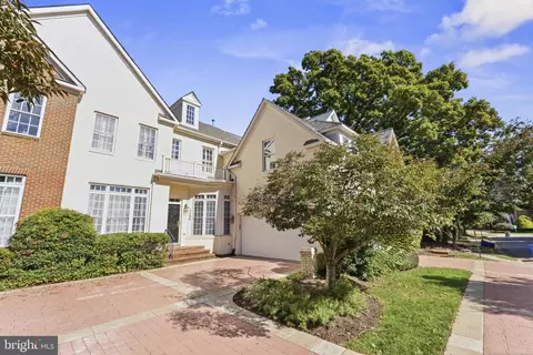 2158 Harithy Dr, Dunn Loring, VA 22027