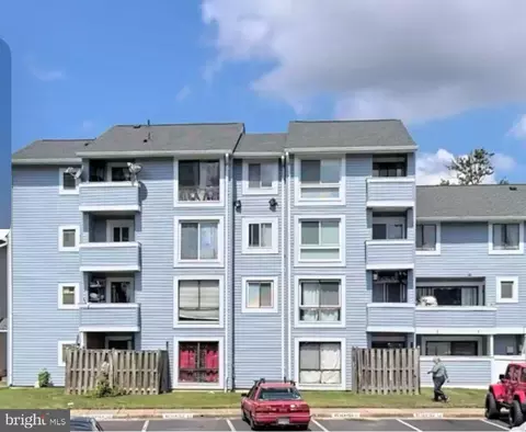 5804 Village Green Dr #F, Alexandria, VA 22309