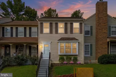 5830 Waterdale Ct, Centreville, VA 20121