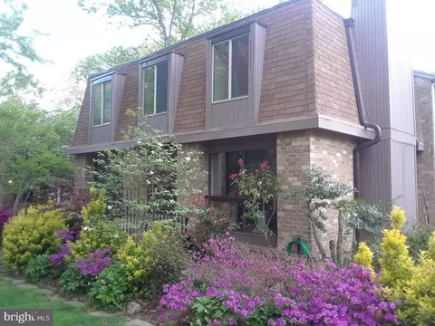 Exterior - 6010 Timber Hollow Ln, Springfield, VA 22152 photo 2 of 5