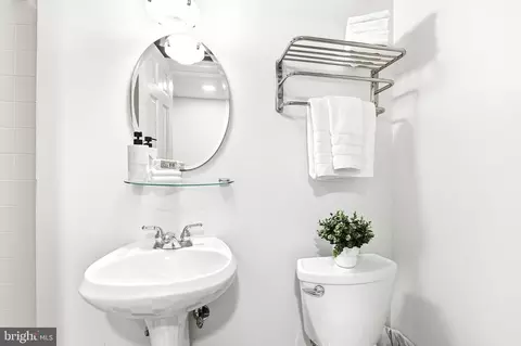 Bath - 1107 Wimbledon Dr, Mclean, VA 22101 photo 5 of 5