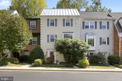 Exterior - 1107 Wimbledon Dr, Mclean, VA 22101 photo 4 of 8
