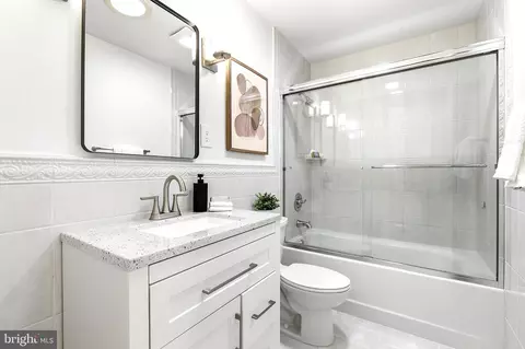 Bath - 1107 Wimbledon Dr, Mclean, VA 22101 photo 3 of 5