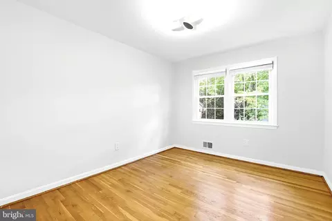 Bedroom - 1107 Wimbledon Dr, Mclean, VA 22101 photo 6 of 7