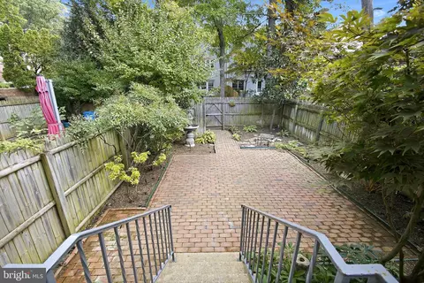 Exterior - 1107 Wimbledon Dr, Mclean, VA 22101 photo 2 of 8