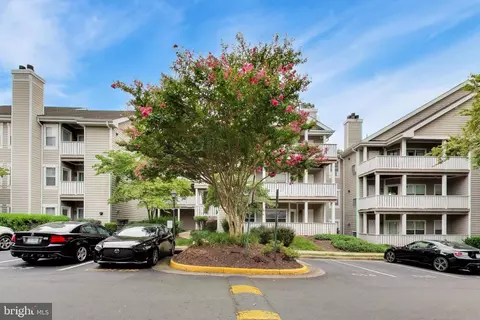 14313 Climbing Rose Way # 106, Centreville, VA 20121