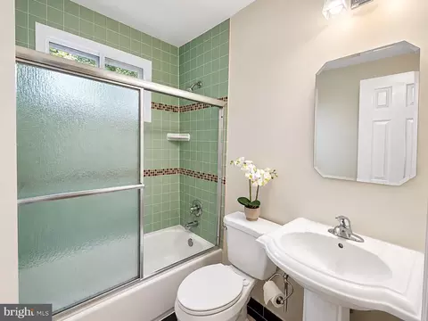 Bath - 5232 Perth Ct, Springfield, VA 22151 photo 4 of 4