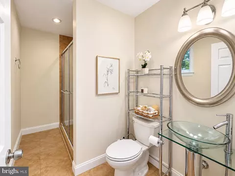 Bath - 5232 Perth Ct, Springfield, VA 22151 photo 2 of 4