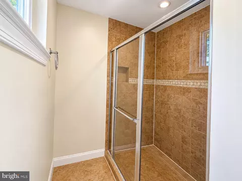 Bath - 5232 Perth Ct, Springfield, VA 22151 photo 3 of 4