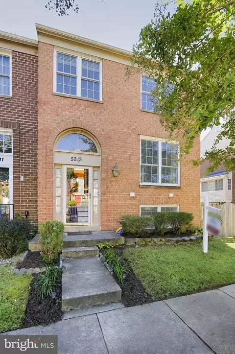 5213 Leeward Ln, Alexandria, VA 22315