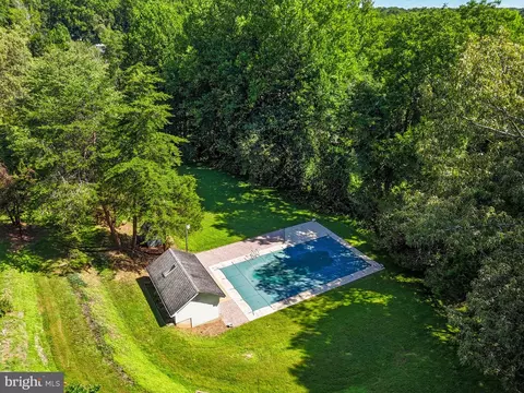 9200 Falls Run Rd, Mclean, VA 22102 photo 4