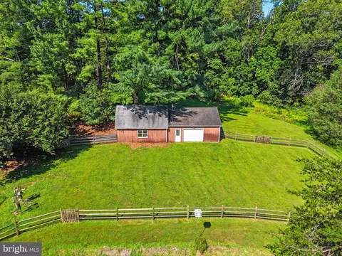 9200 Falls Run Rd, Mclean, VA 22102 photo 3