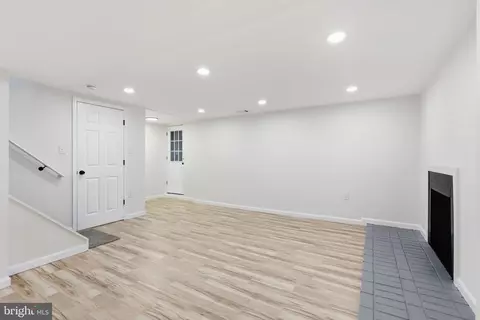 Living - 11586 Red Leaf Ct, Reston, VA 20191 photo 3 of 3