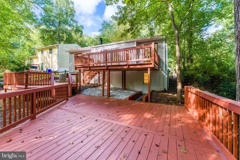 Exterior - 11586 Red Leaf Ct, Reston, VA 20191 photo 7 of 15