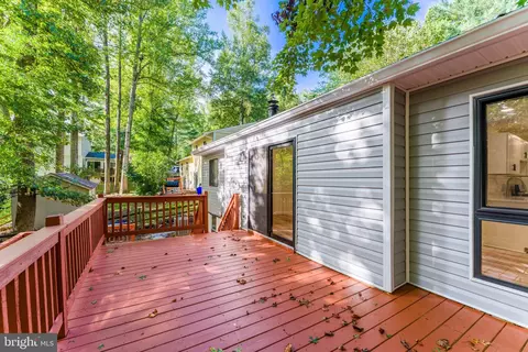 Exterior - 11586 Red Leaf Ct, Reston, VA 20191 photo 14 of 15