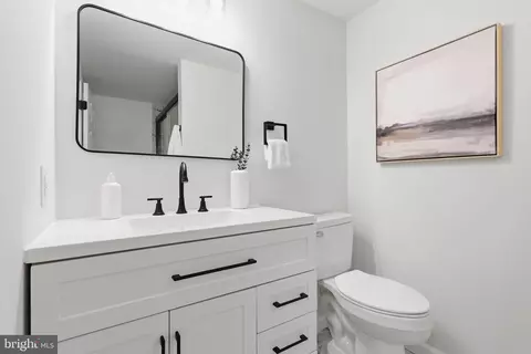 Bath - 11586 Red Leaf Ct, Reston, VA 20191 photo 3 of 4