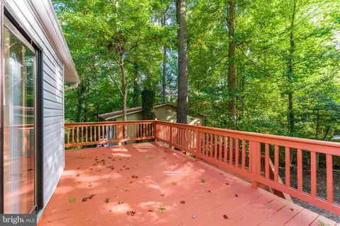 Exterior - 11586 Red Leaf Ct, Reston, VA 20191 photo 12 of 15