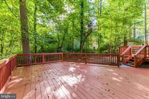 Exterior - 11586 Red Leaf Ct, Reston, VA 20191 photo 8 of 15