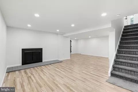 Living - 11586 Red Leaf Ct, Reston, VA 20191 photo 2 of 3