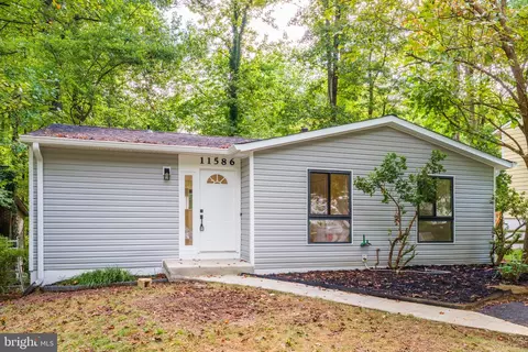 Exterior - 11586 Red Leaf Ct, Reston, VA 20191 photo 2 of 15