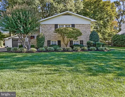 8445 Porter Ln, Alexandria, VA 22308