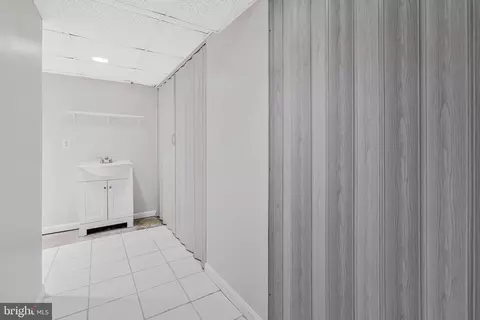Entry Way - 6401 Old Scotts Ct, Springfield, VA 22152 photo 7 of 7