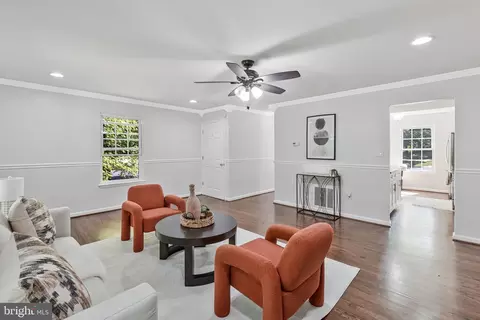Living - 6401 Old Scotts Ct, Springfield, VA 22152 photo 1 of 4