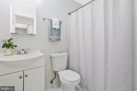Bath - 6401 Old Scotts Ct, Springfield, VA 22152 photo 3 of 4