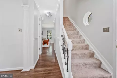 Entry Way - 6401 Old Scotts Ct, Springfield, VA 22152 photo 4 of 7