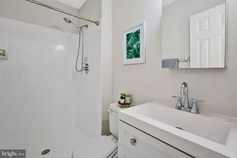 Bath - 6401 Old Scotts Ct, Springfield, VA 22152 photo 2 of 4