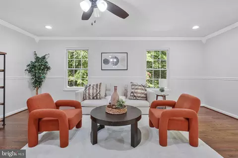 Living - 6401 Old Scotts Ct, Springfield, VA 22152 photo 3 of 4