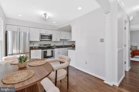 Entry Way - 6401 Old Scotts Ct, Springfield, VA 22152 photo 2 of 7