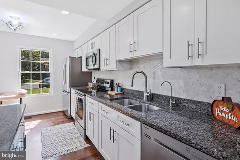 Kitchen - 6401 Old Scotts Ct, Springfield, VA 22152 photo 2 of 3