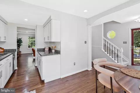 Entry Way - 6401 Old Scotts Ct, Springfield, VA 22152 photo 3 of 7