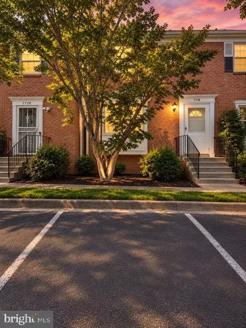 7718 Trevino Ln, Falls Church, VA 22043
