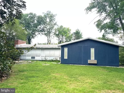 1938 Marthas Rd, Alexandria, VA 22307
