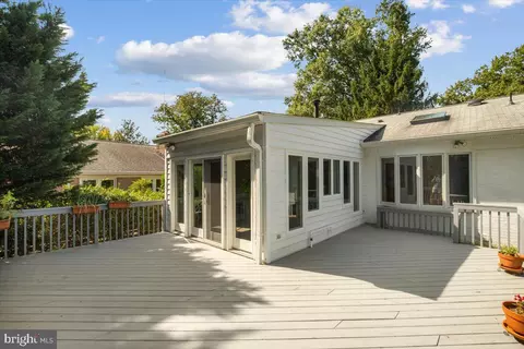 Exterior - 1433 Layman St, Mclean, VA 22101 photo 5 of 9